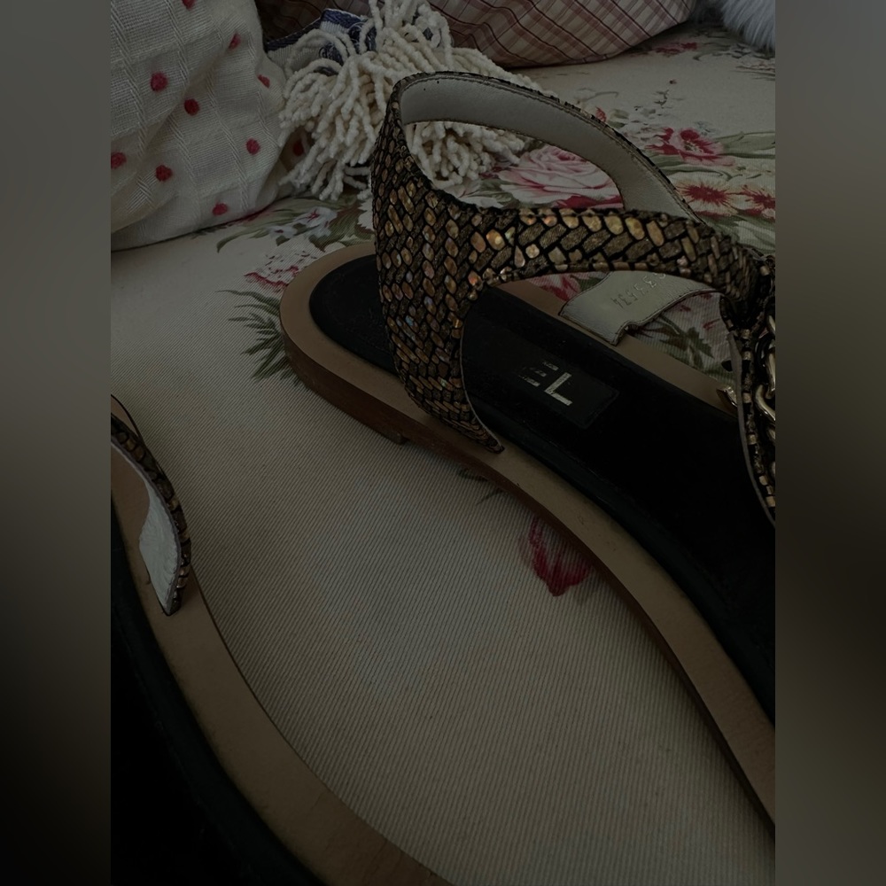 Authentic Chanel Sandals. - Picture 7 of 10